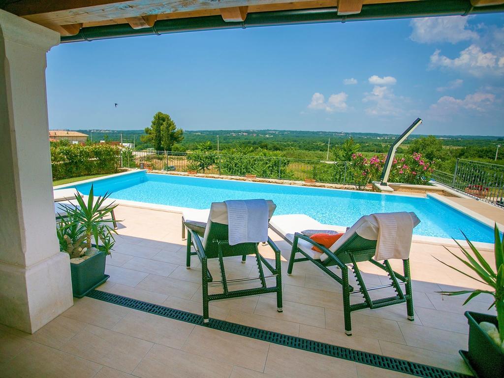 Luxurious Villa With Swimming Pool In Sveti Lovrec Selina 外观 照片