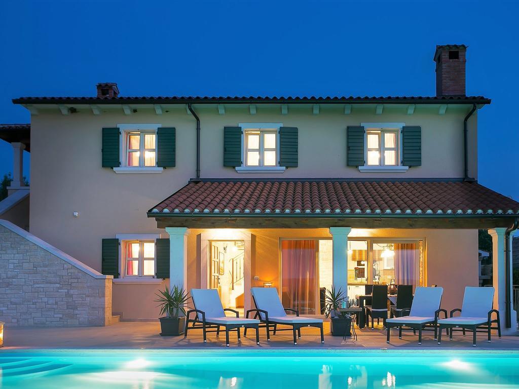 Luxurious Villa With Swimming Pool In Sveti Lovrec Selina 外观 照片